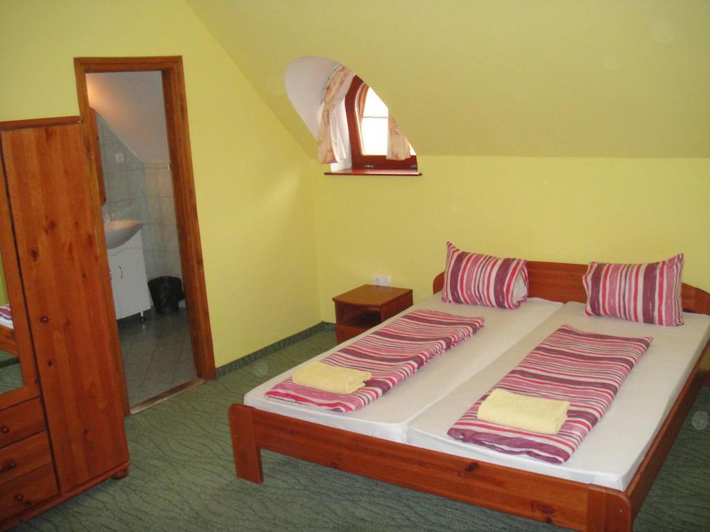 Varju Fogado Tapolca Bed and Breakfast Rum bild